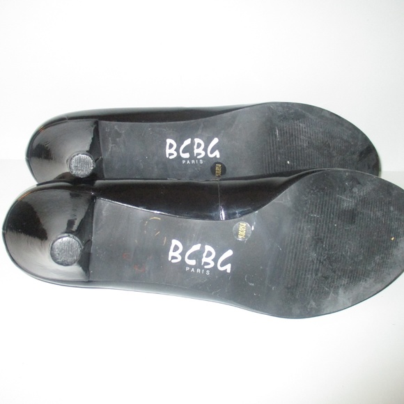BCBG Vintage Black Patent V-cut Peep Toe Pumps - Picture 6 of 8